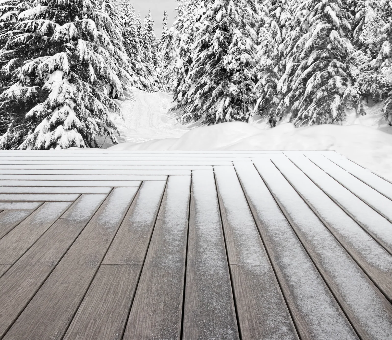 Terrasse en bambou sous la neige, résistance au gel et aux intempéries